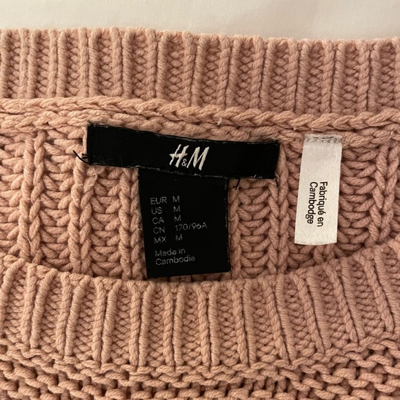 ✨3 for $25✨H&M Knit Sweater - Picture 3 of 4